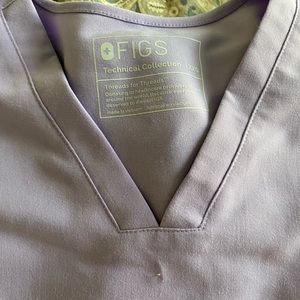 Figs xxs scrub top lavender dew